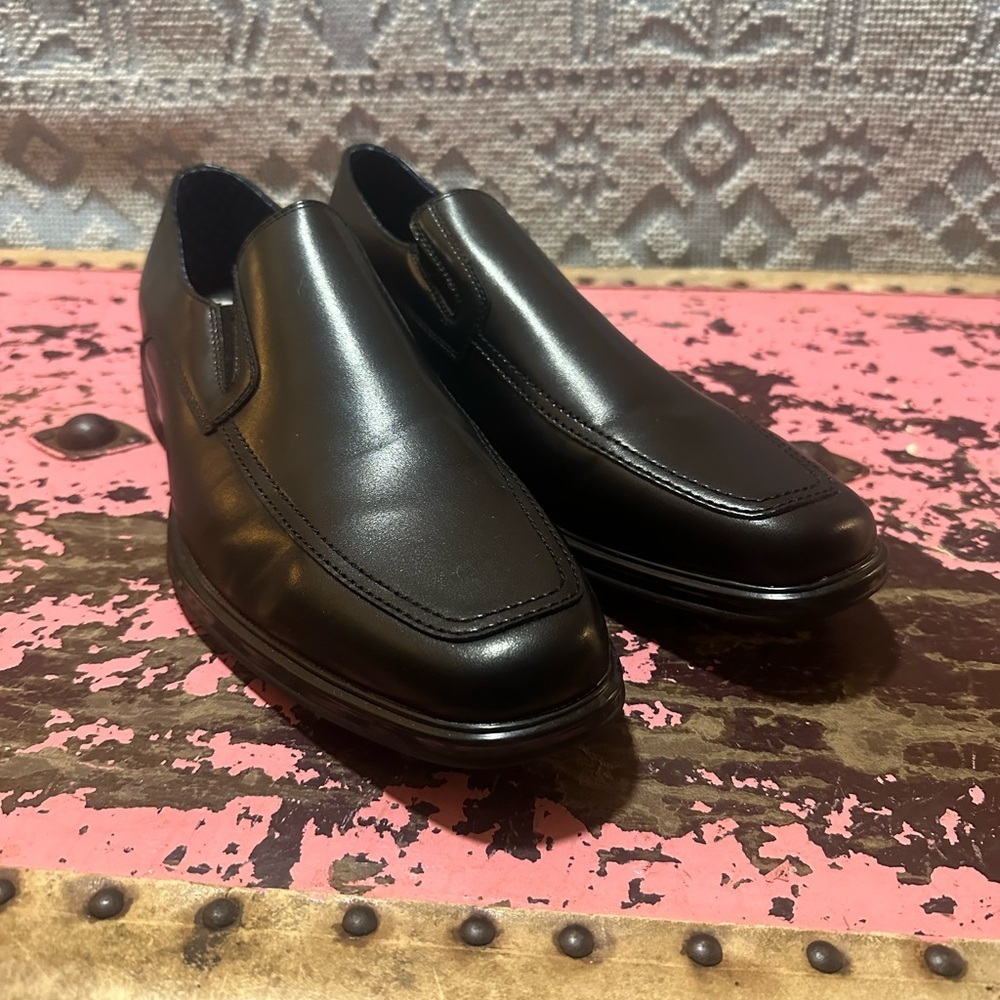 PERRY ELLIS Men's Black Leather Slip-On Shoes Sz 11 - worn once